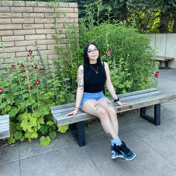 Meet your posher ❤️👋🏼 - Picture 2 of 2